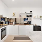 Hazel U2 Beachfront With Balcony And 2 Bedrooms