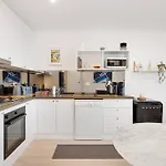 Hazel U2 Beachfront With Balcony And 2 Bedrooms